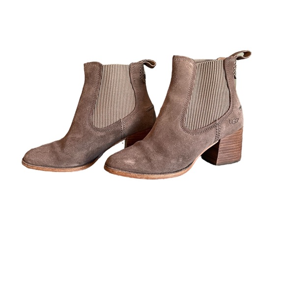 Ugg Faye Suede leather Chelsea heeled ankle boot in Taupe Color Mysterious 7.5 - Picture 2 of 15